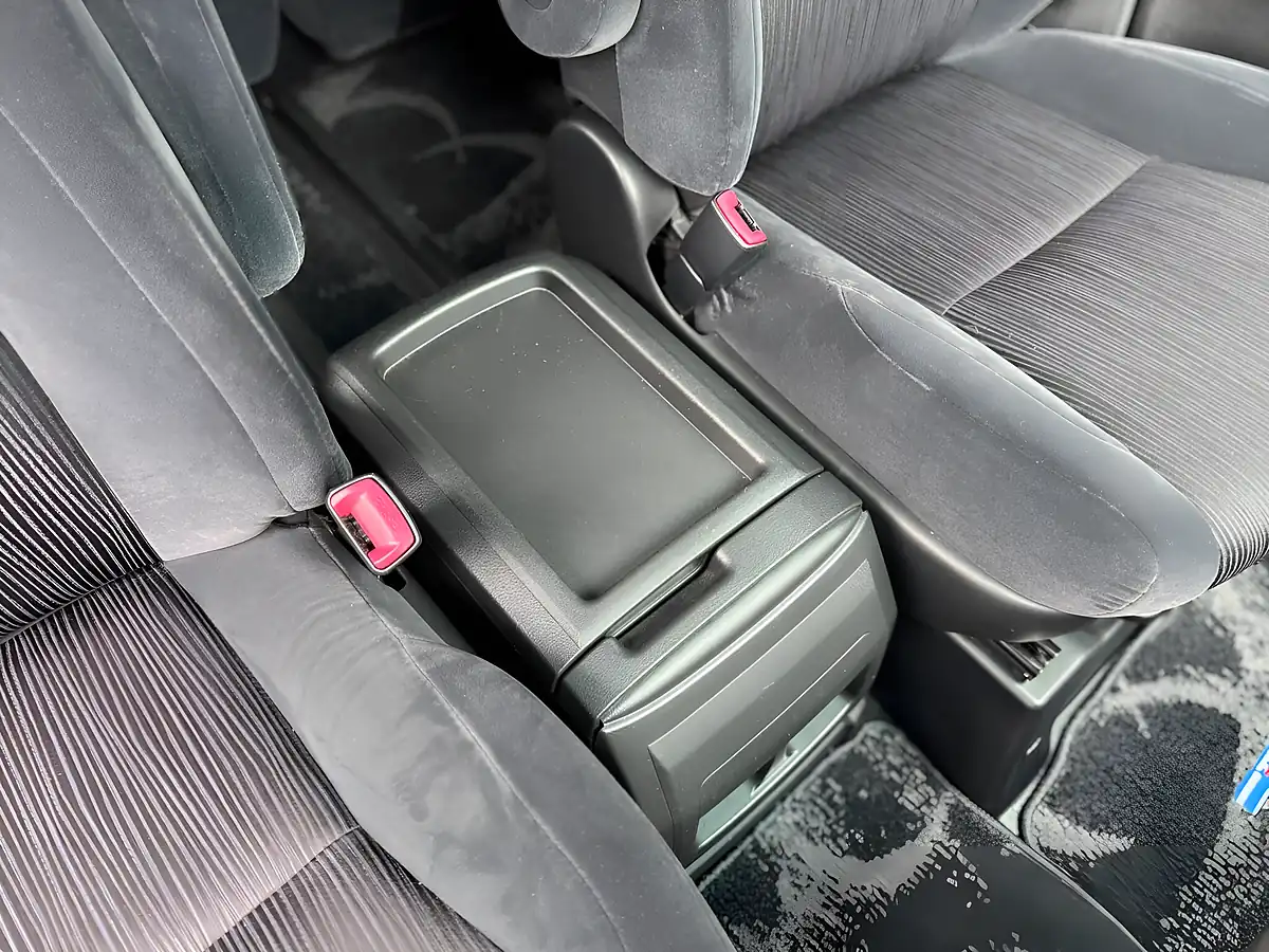 Used 2009 Toyota Vellfire Z (8 Seater) White - Interior and Exterior details 19
