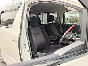 Used 2009 Toyota Vellfire Z (8 Seater) White - Interior and Exterior details 4