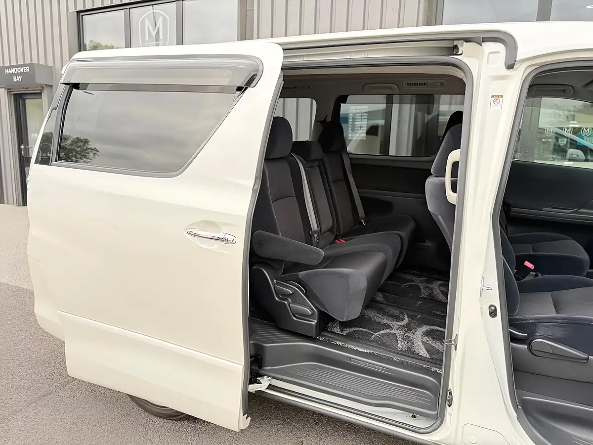Used 2009 Toyota Vellfire Z (8 Seater) White - Interior and Exterior details 5