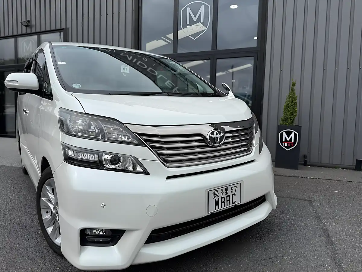 Used 2009 Toyota Vellfire Z (8 Seater) White - Interior and Exterior details 7