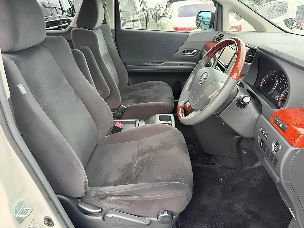 Used 2009 Toyota Vellfire Z Platinum Selection (7 Seater) White - Interior and Exterior details 2