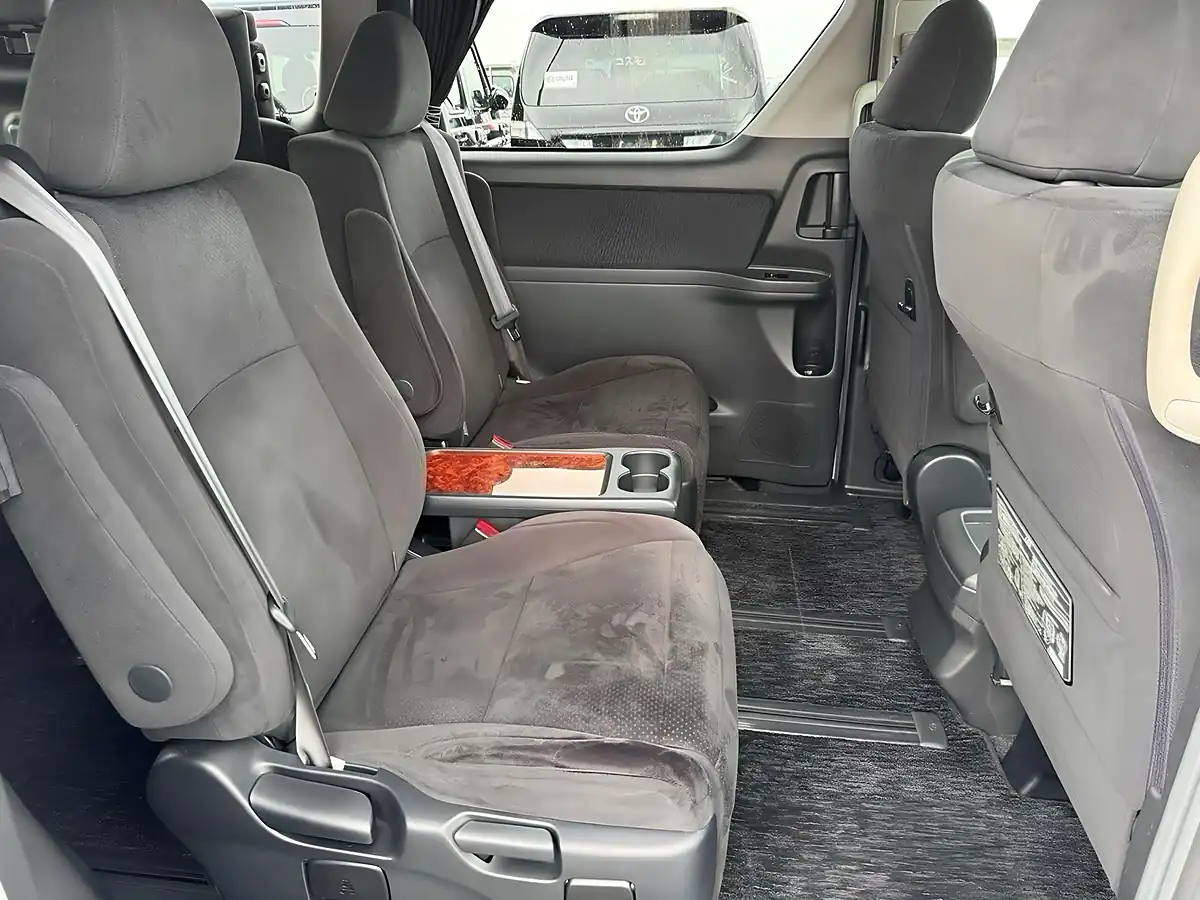 Used 2009 Toyota Vellfire Z Platinum Selection (7 Seater) White - Interior and Exterior details 4
