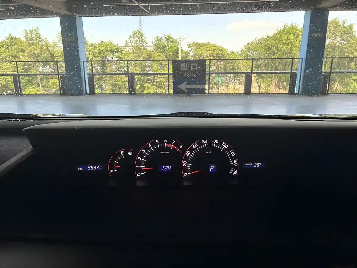Used 2009 Toyota Voxy Z 5dr 8 Seats Black - Interior and Exterior details 13