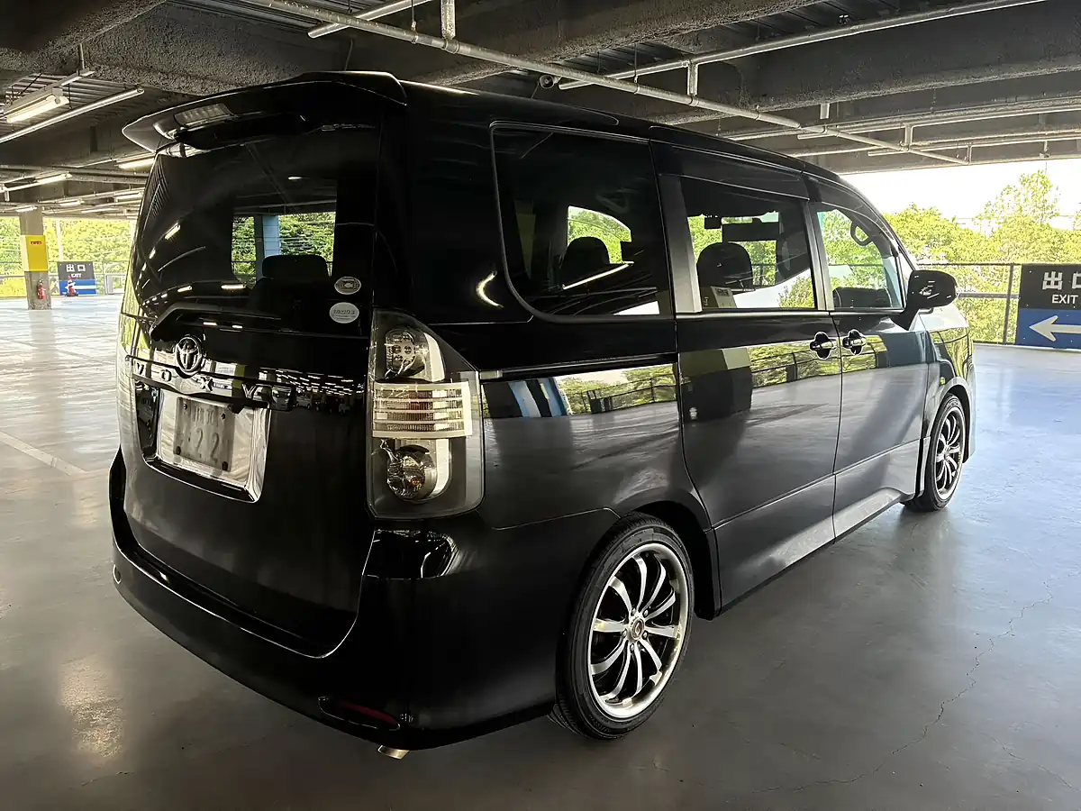 Used 2009 Toyota Voxy Z 5dr 8 Seats Black - Interior and Exterior details 3
