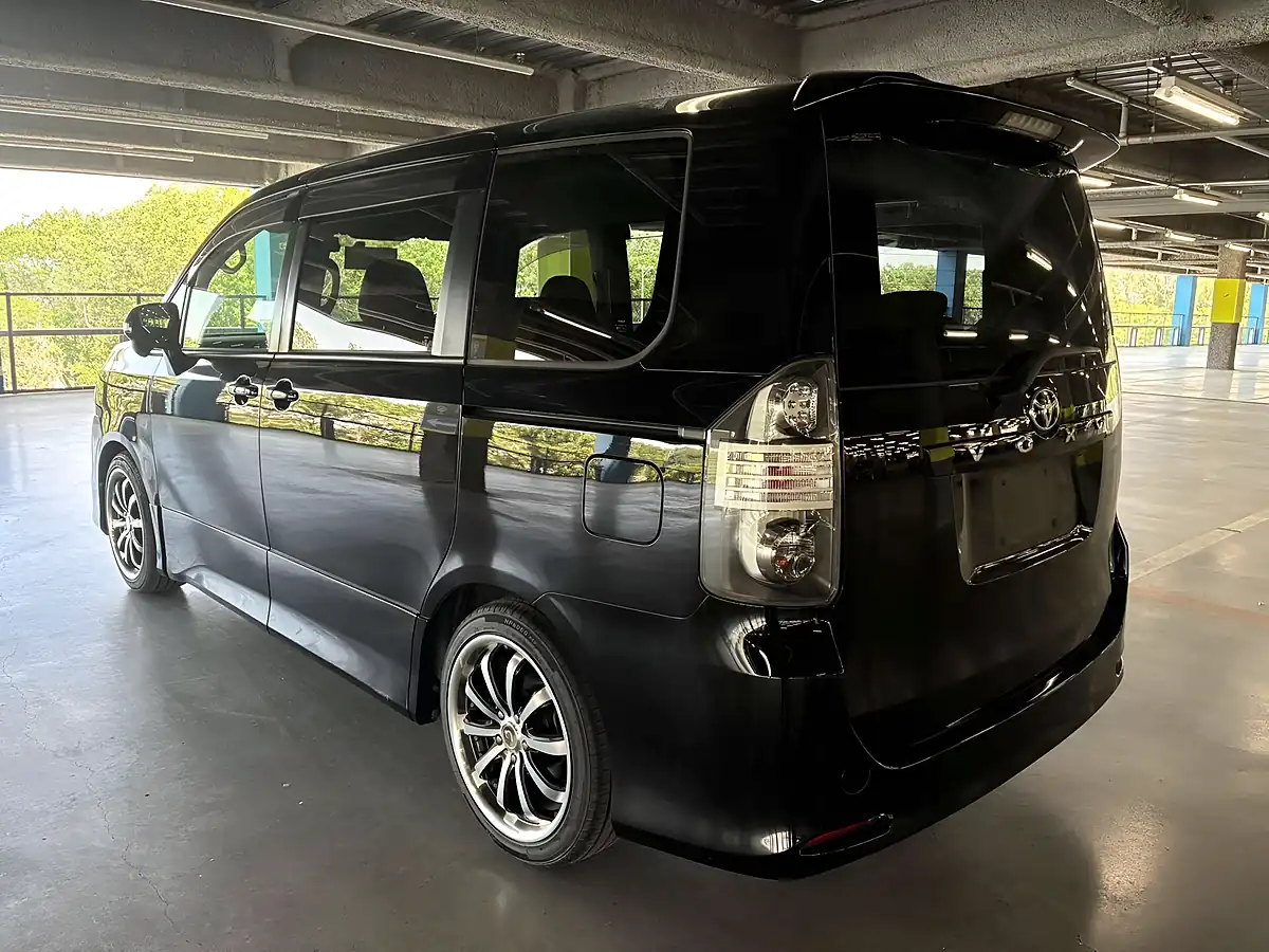 Used 2009 Toyota Voxy Z 5dr 8 Seats Black - Interior and Exterior details 5