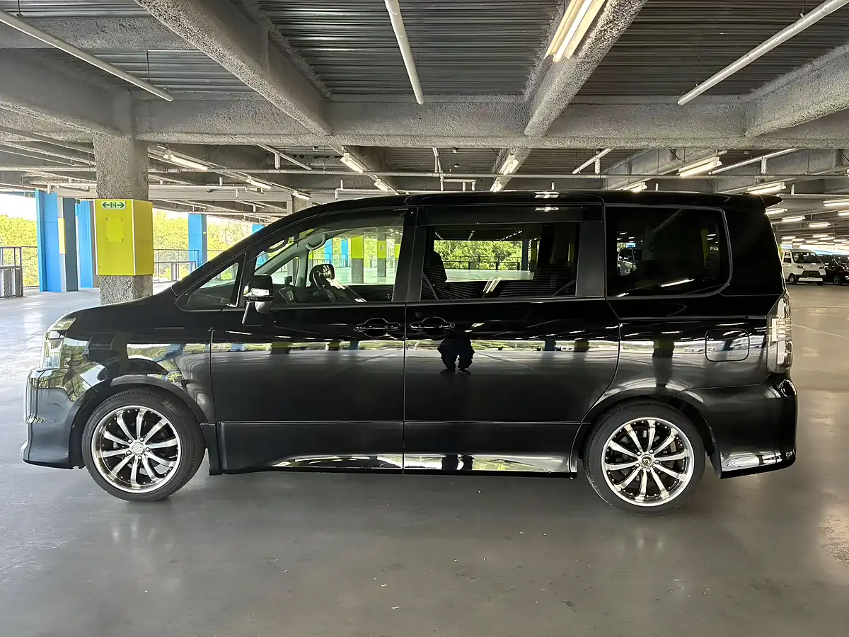 Used 2009 Toyota Voxy Z 5dr 8 Seats Black - Interior and Exterior details 6