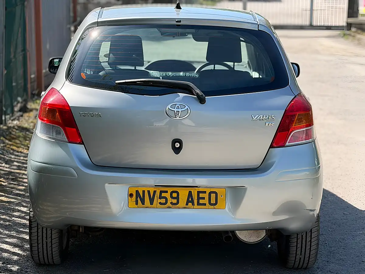 Used 2009 Toyota Yaris Tr Silver - Interior and Exterior details 10