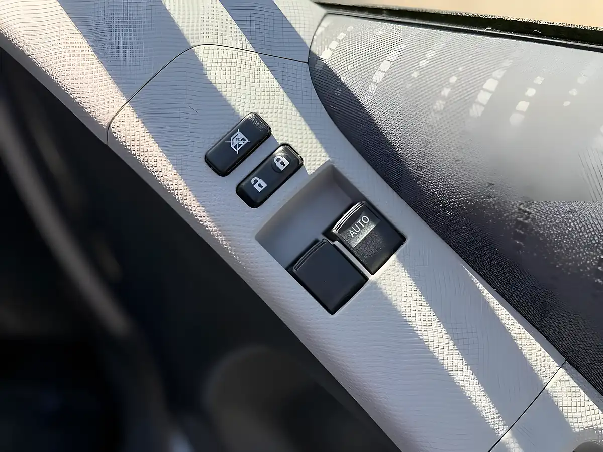 Used 2009 Toyota Yaris Tr Silver - Interior and Exterior details 13