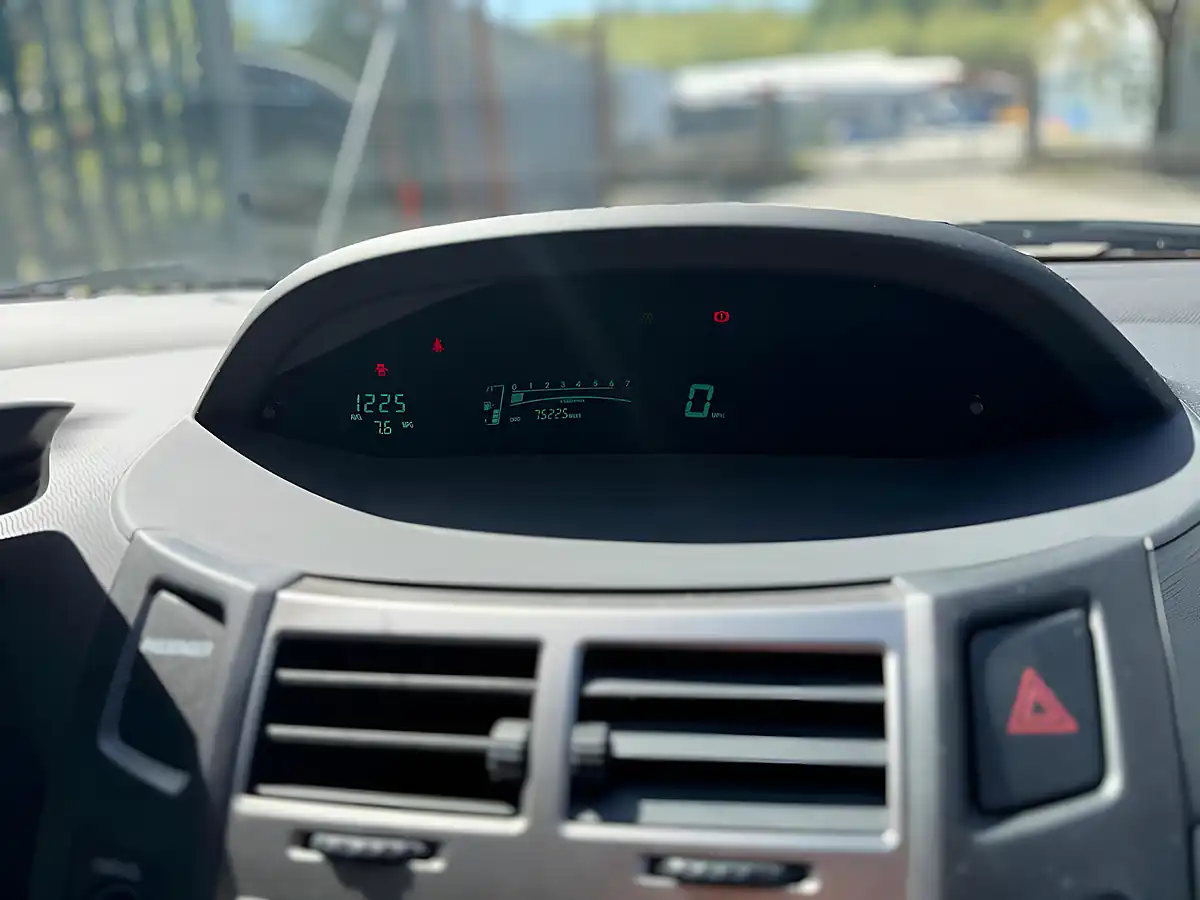 Used 2009 Toyota Yaris Tr Silver - Interior and Exterior details 15