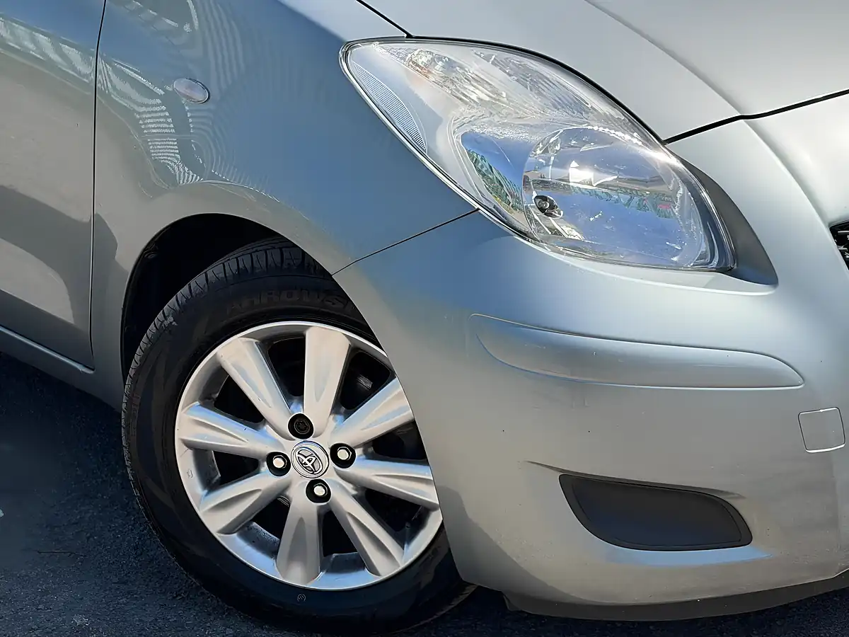 Used 2009 Toyota Yaris Tr Silver - Interior and Exterior details 4