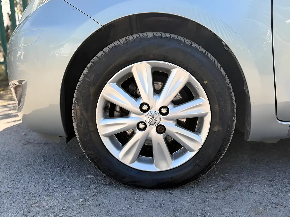 Used 2009 Toyota Yaris Tr Silver - Interior and Exterior details 6