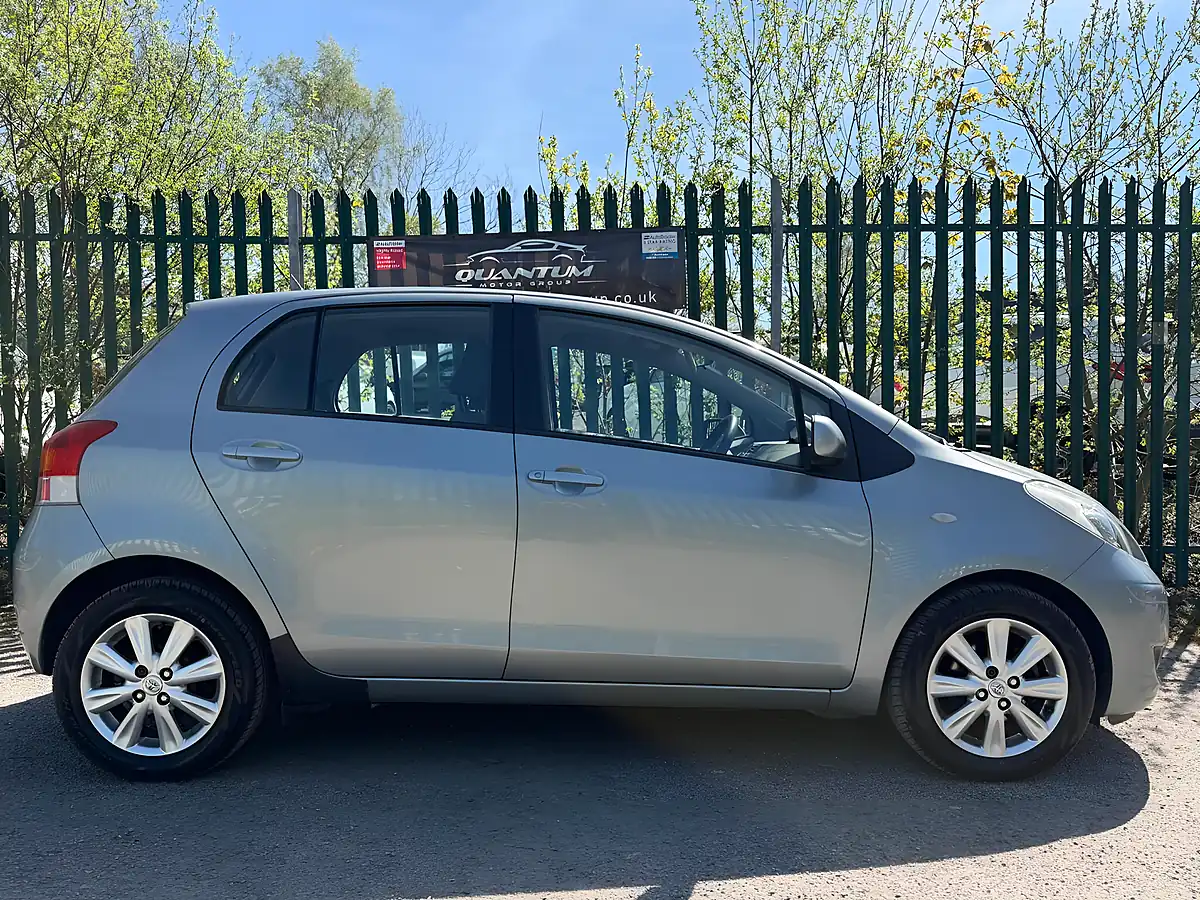 Used 2009 Toyota Yaris Tr Silver - Interior and Exterior details 9