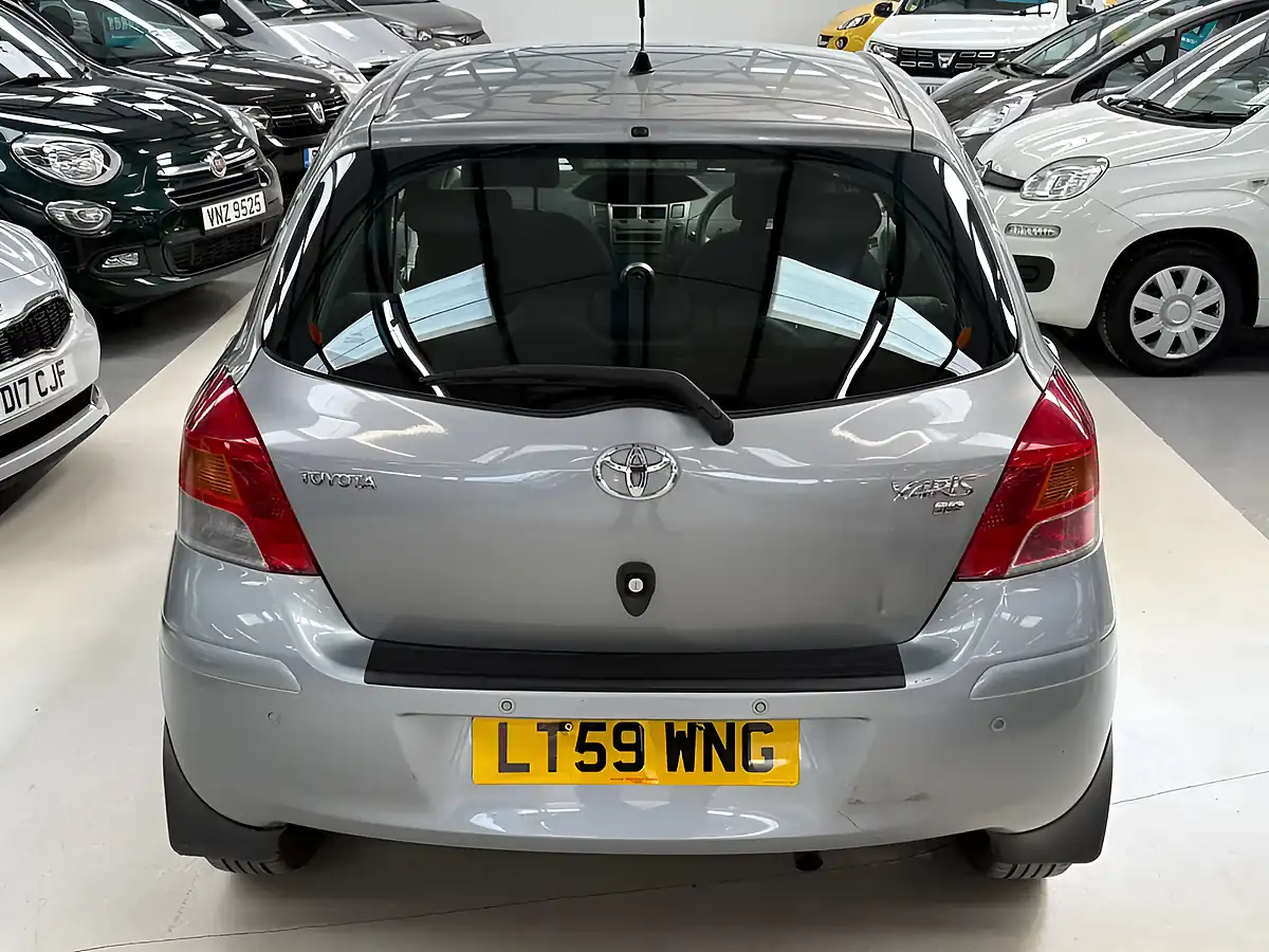 Used 2009 Toyota Yaris Tr Silver - Interior and Exterior details 12