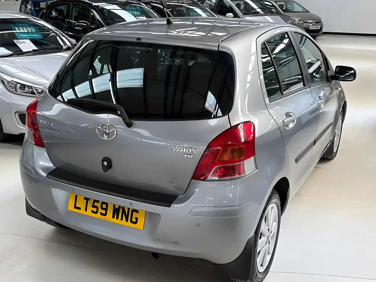 Used 2009 Toyota Yaris Tr Silver - Interior and Exterior details 15