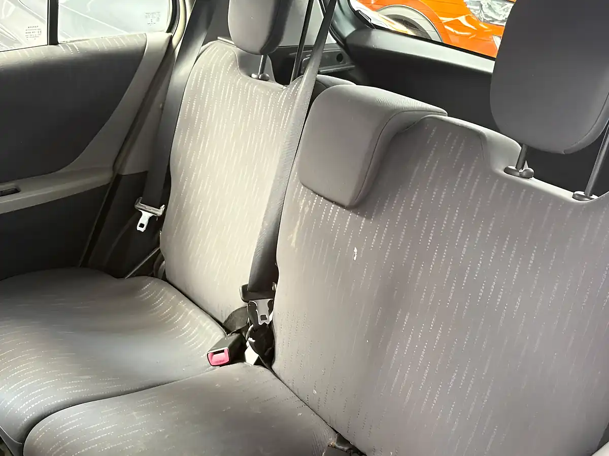 Used 2009 Toyota Yaris Tr Silver - Interior and Exterior details 18