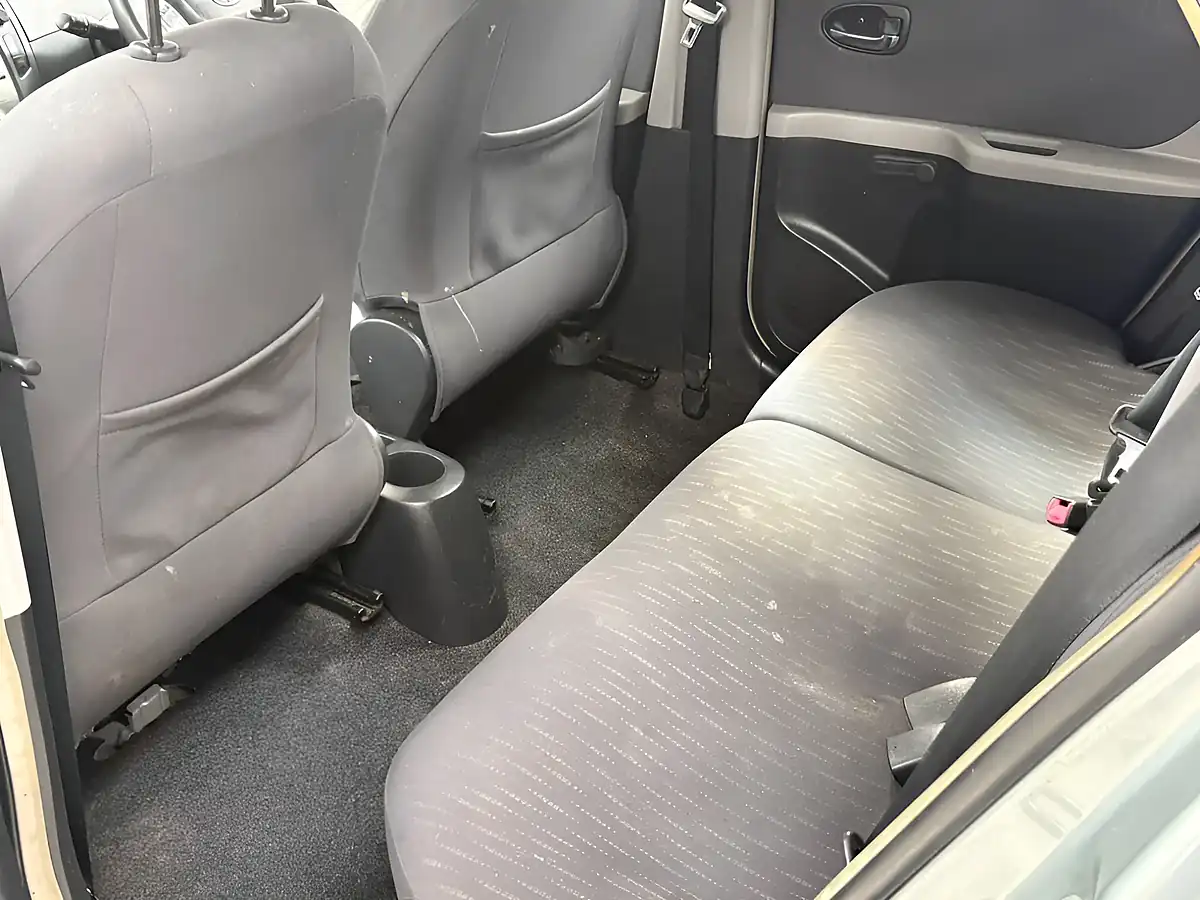 Used 2009 Toyota Yaris Tr Silver - Interior and Exterior details 19