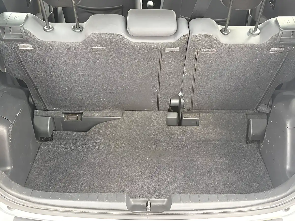 Used 2009 Toyota Yaris Tr Silver - Interior and Exterior details 20