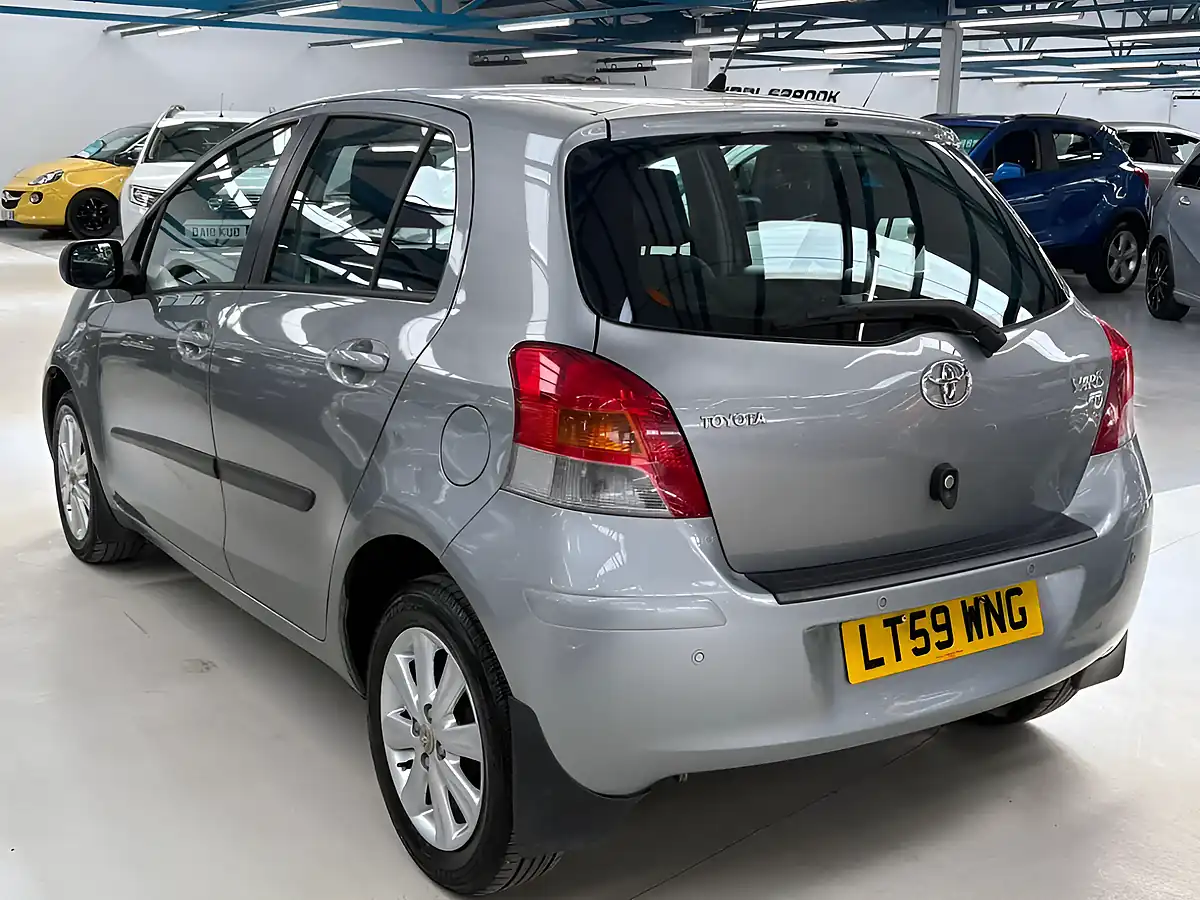 Used 2009 Toyota Yaris Tr Silver - Interior and Exterior details 4