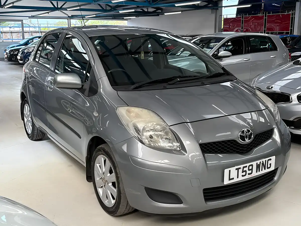 Used 2009 Toyota Yaris Tr Silver - Interior and Exterior details 6