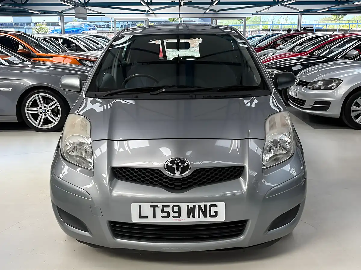 Used 2009 Toyota Yaris Tr Silver - Interior and Exterior details 8