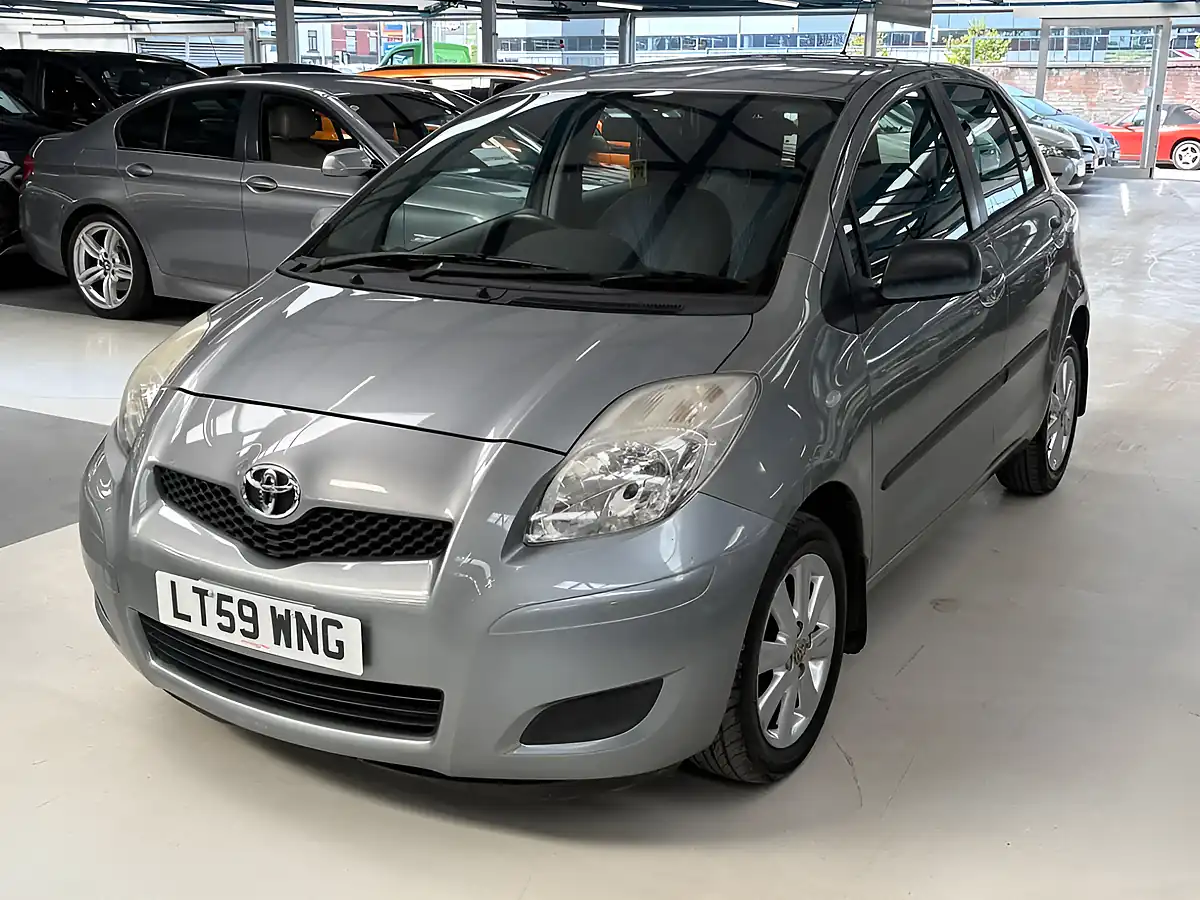 Used 2009 Toyota Yaris Tr Silver - Interior and Exterior details 9