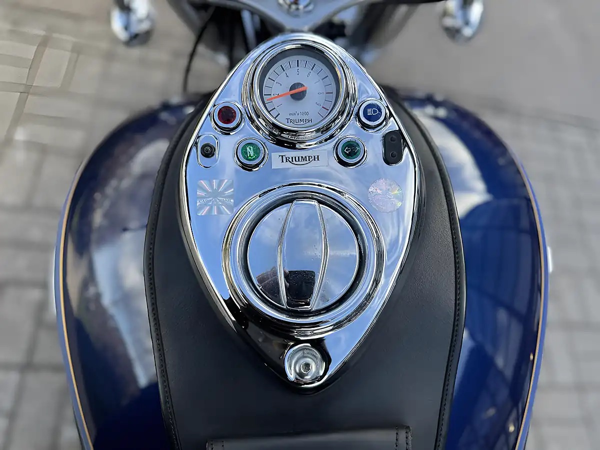 Used 2009 Triumph Bonneville America Blue - Interior and Exterior details 12