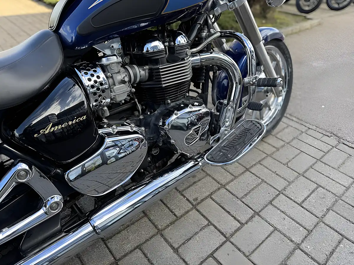 Used 2009 Triumph Bonneville America Blue - Interior and Exterior details 16