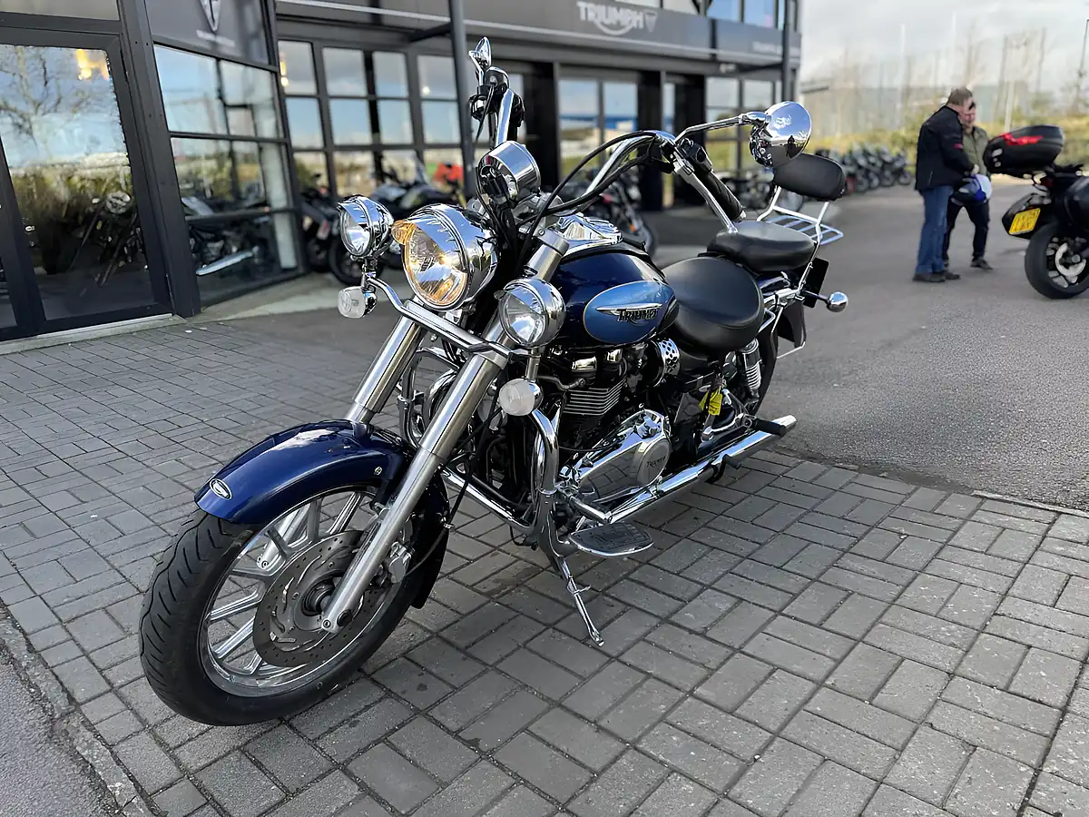 Used 2009 Triumph Bonneville America Blue - Interior and Exterior details 5
