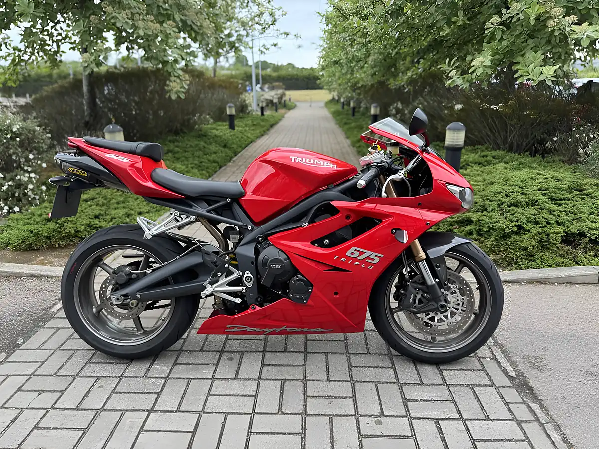 Used 2009 Triumph Daytona Red - Front View