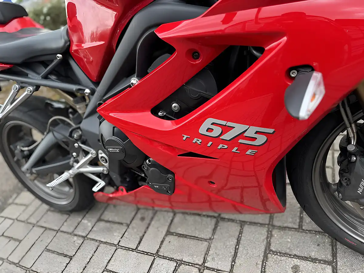 Used 2009 Triumph Daytona Red - Interior and Exterior details 13