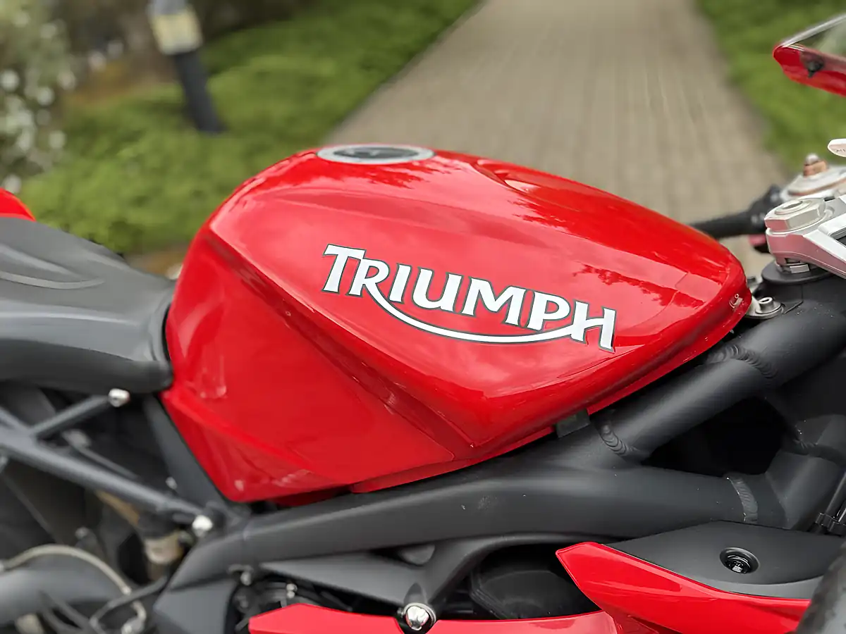 Used 2009 Triumph Daytona Red - Interior and Exterior details 14