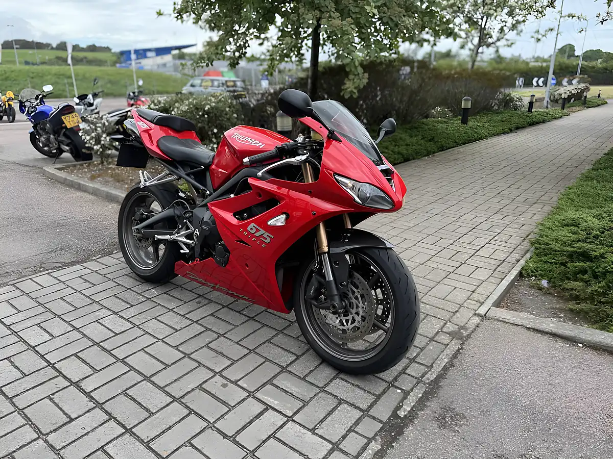 Used 2009 Triumph Daytona Red - Interior and Exterior details 3