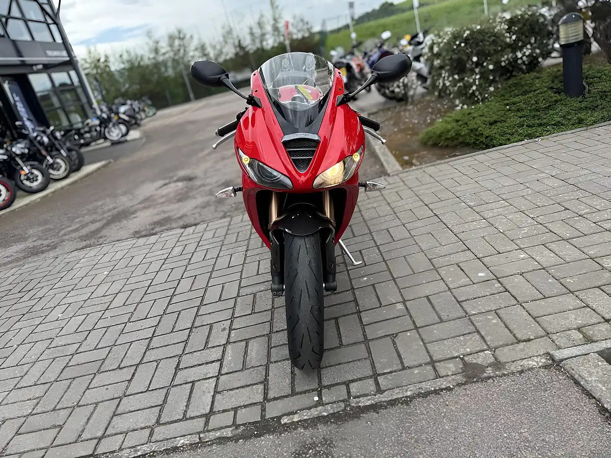 Used 2009 Triumph Daytona Red - Interior and Exterior details 4