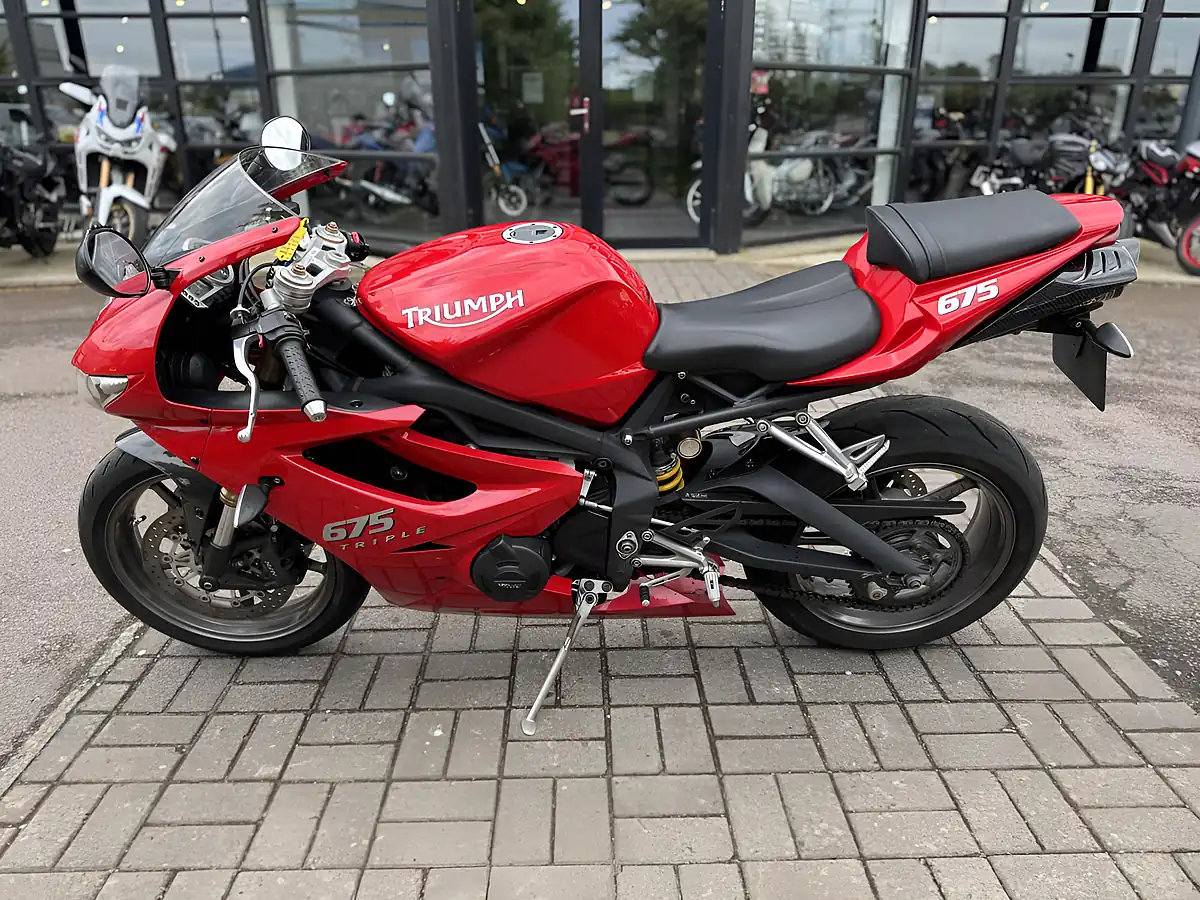 Used 2009 Triumph Daytona Red - Interior and Exterior details 6