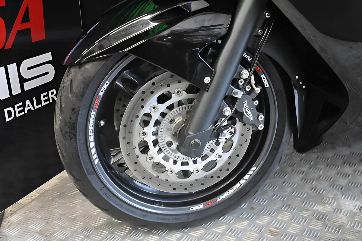 Used 2009 Triumph Sprint 1050 ST Black - Interior and Exterior details 10