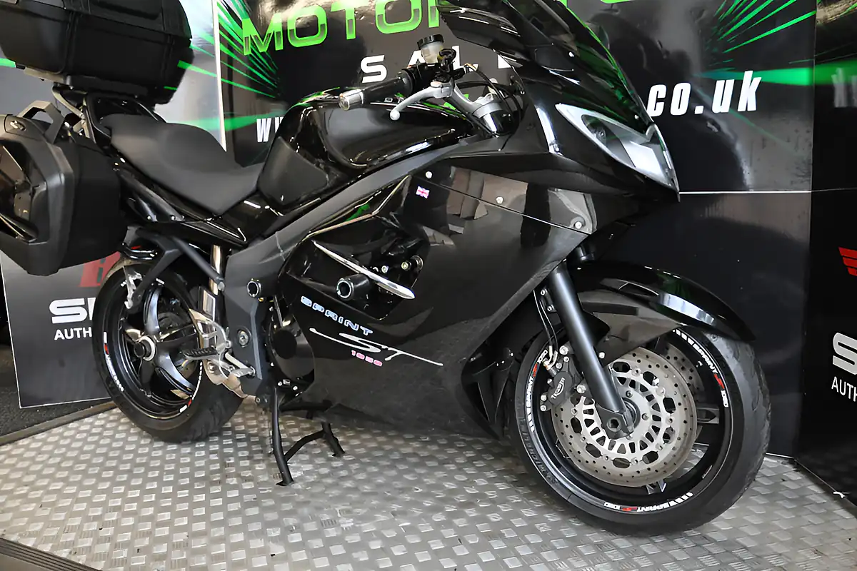 Used 2009 Triumph Sprint 1050 ST Black - Interior and Exterior details 16