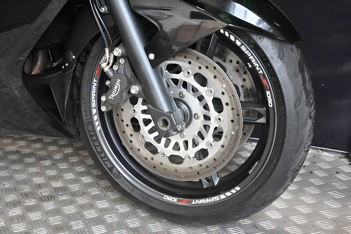 Used 2009 Triumph Sprint 1050 ST Black - Interior and Exterior details 17