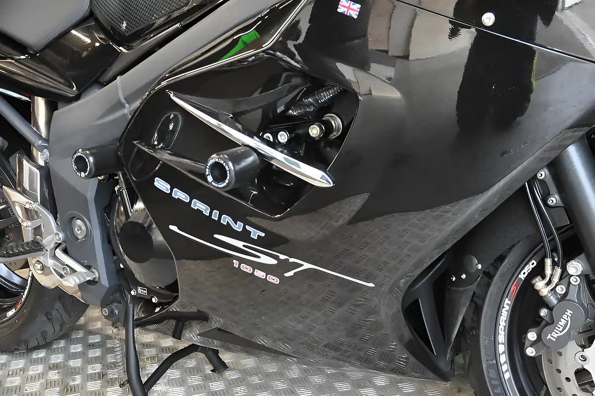 Used 2009 Triumph Sprint 1050 ST Black - Interior and Exterior details 18