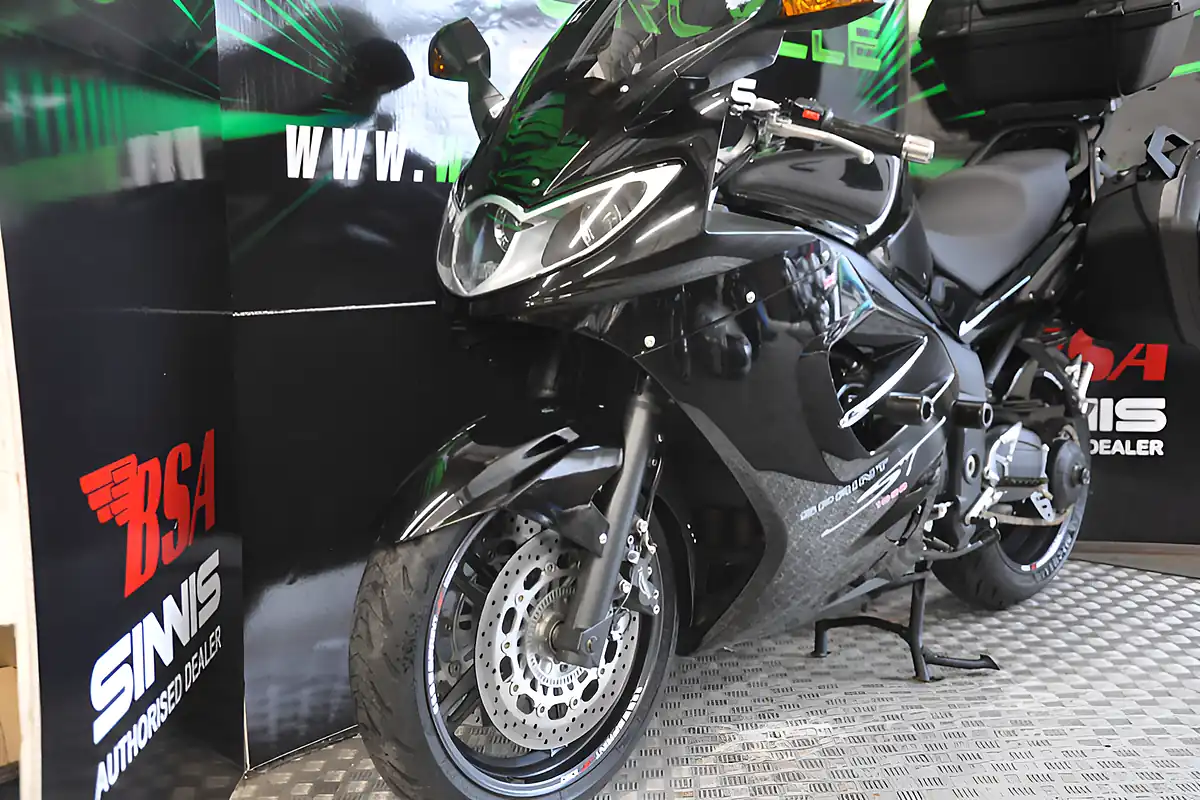 Used 2009 Triumph Sprint 1050 ST Black - Interior and Exterior details 3