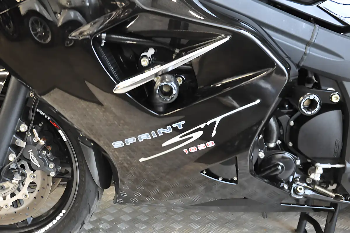 Used 2009 Triumph Sprint 1050 ST Black - Interior and Exterior details 9