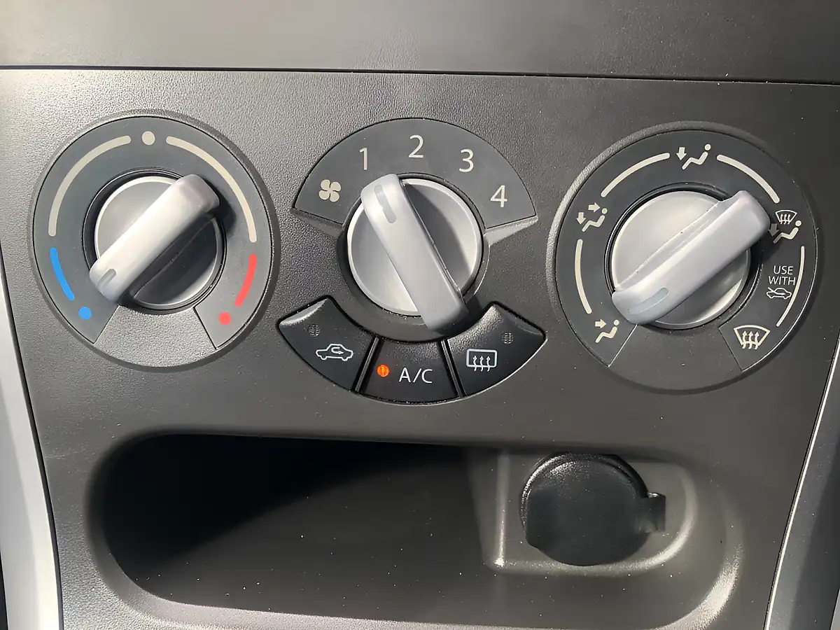 Used 2009 Vauxhall Agila Design Blue - Interior and Exterior details 13