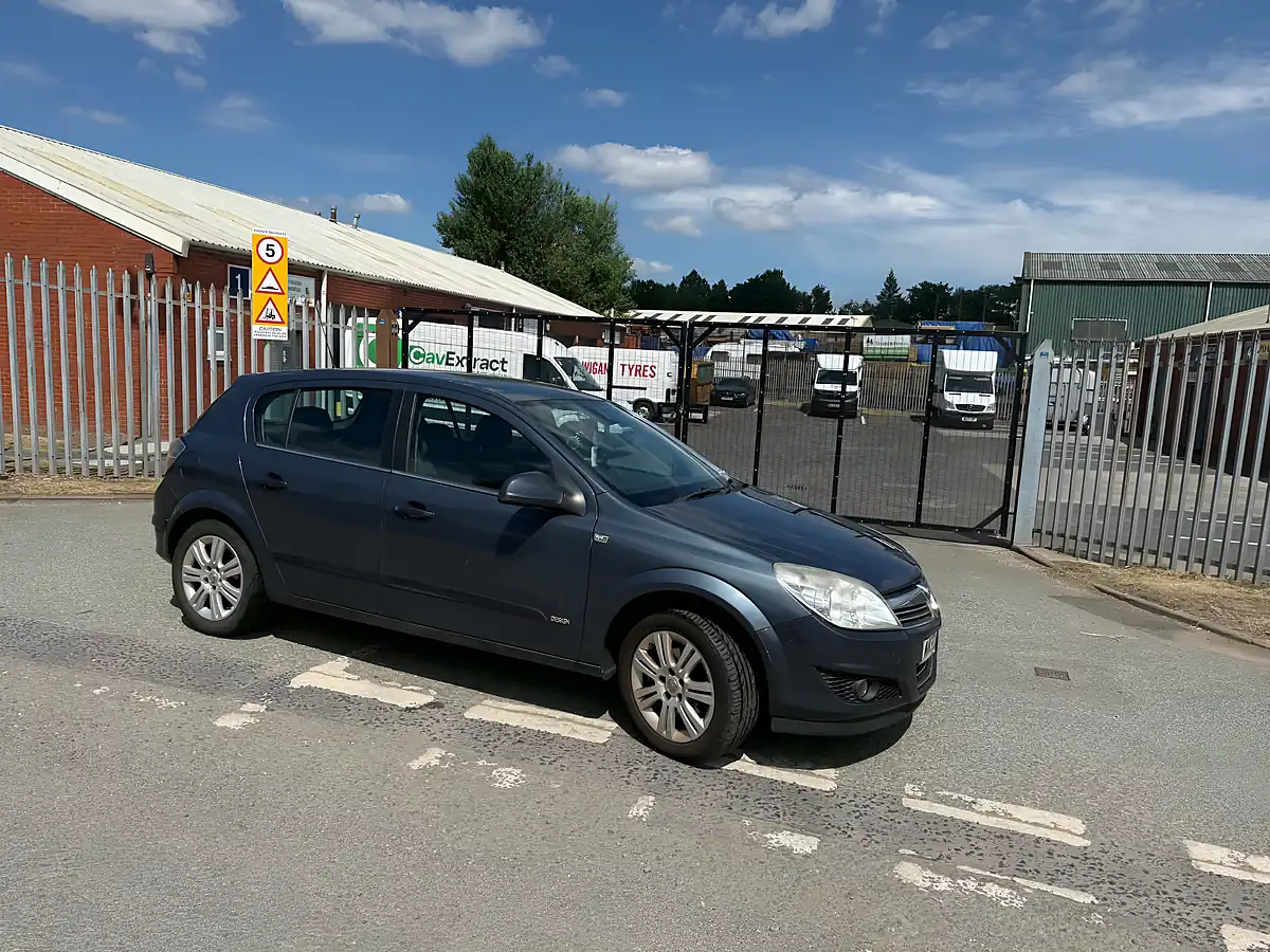Used 2009 Vauxhall Astra Design Blue - Interior and Exterior details 10