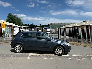 Used 2009 Vauxhall Astra Design Blue - Interior and Exterior details 11