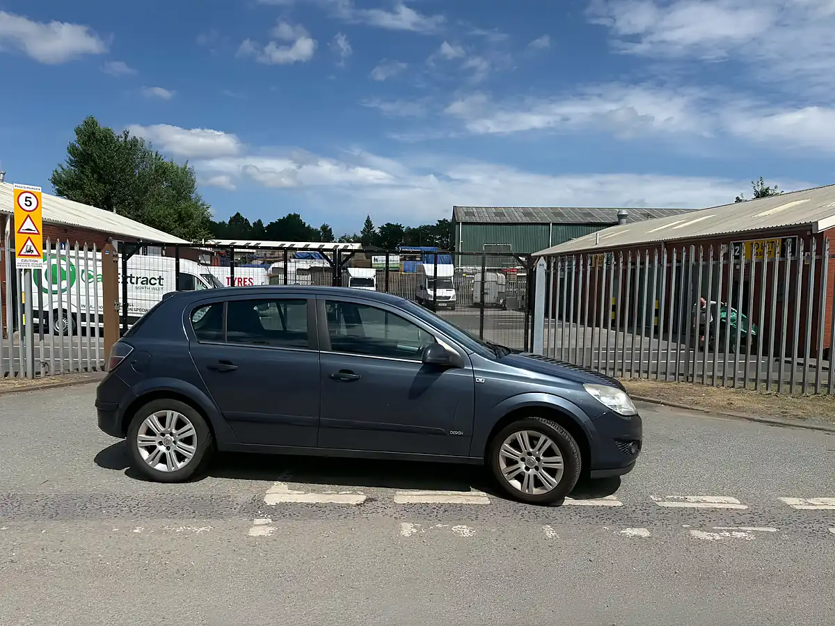 Used 2009 Vauxhall Astra Design Blue - Interior and Exterior details 11