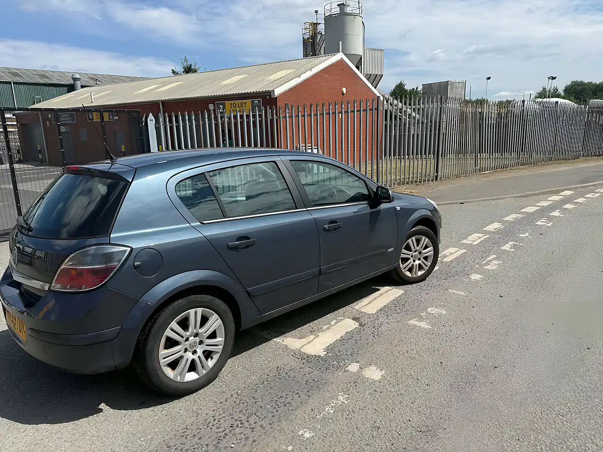 Used 2009 Vauxhall Astra Design Blue - Interior and Exterior details 12