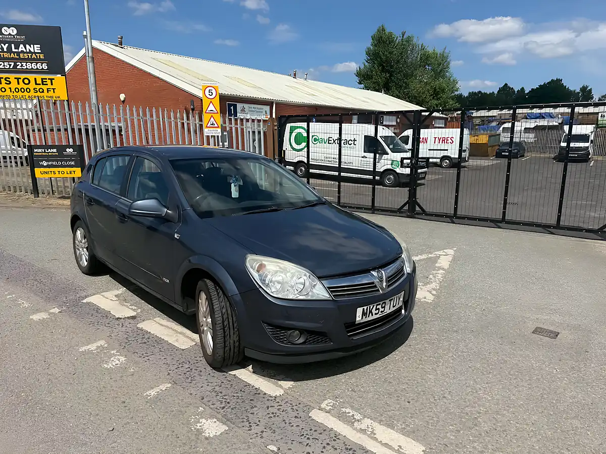 Used 2009 Vauxhall Astra Design Blue - Interior and Exterior details 2