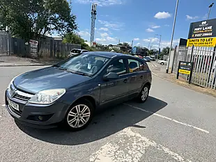 Used 2009 Vauxhall Astra Design Blue - Interior and Exterior details 7