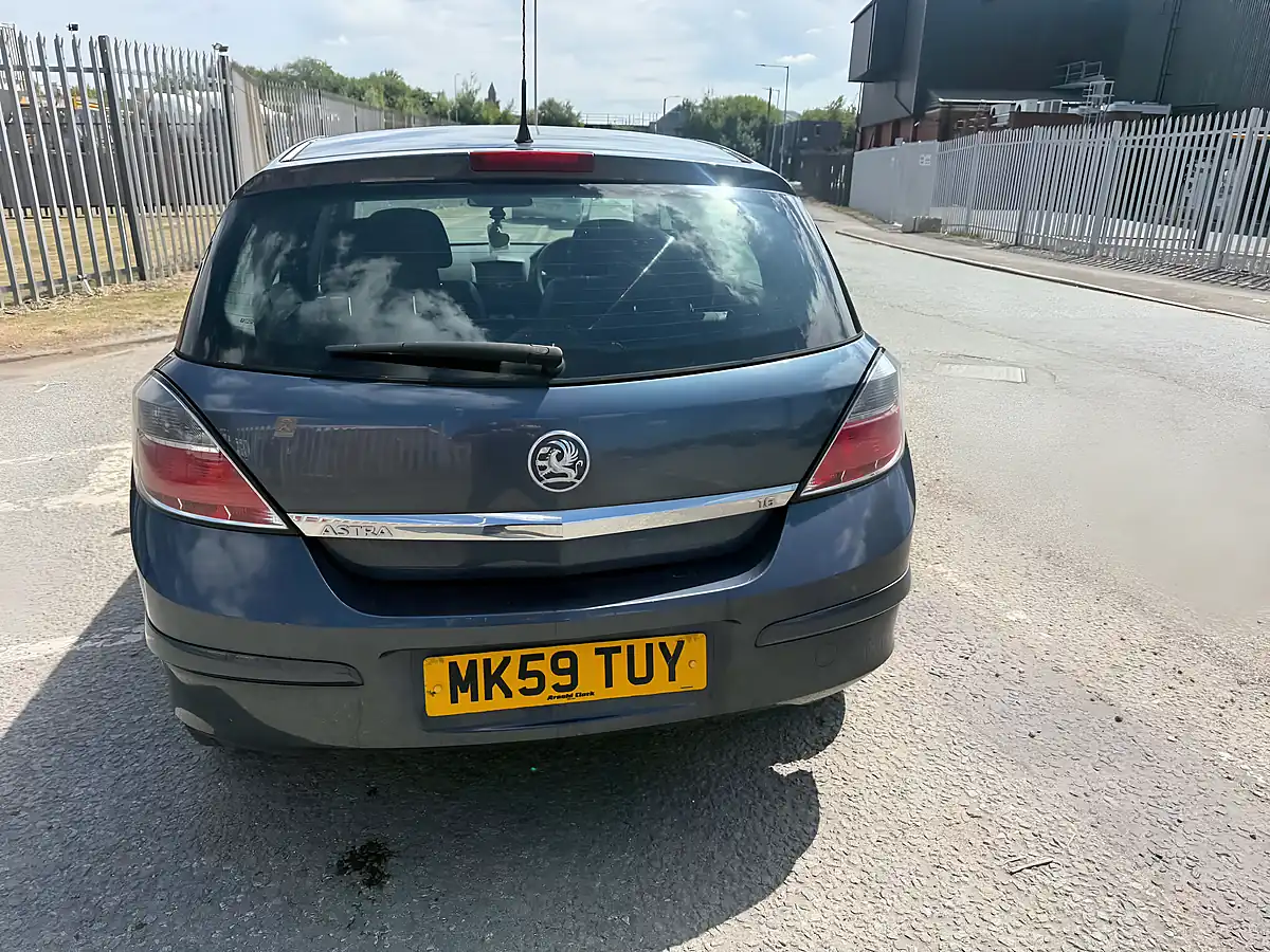 Used 2009 Vauxhall Astra Design Blue - Interior and Exterior details 8