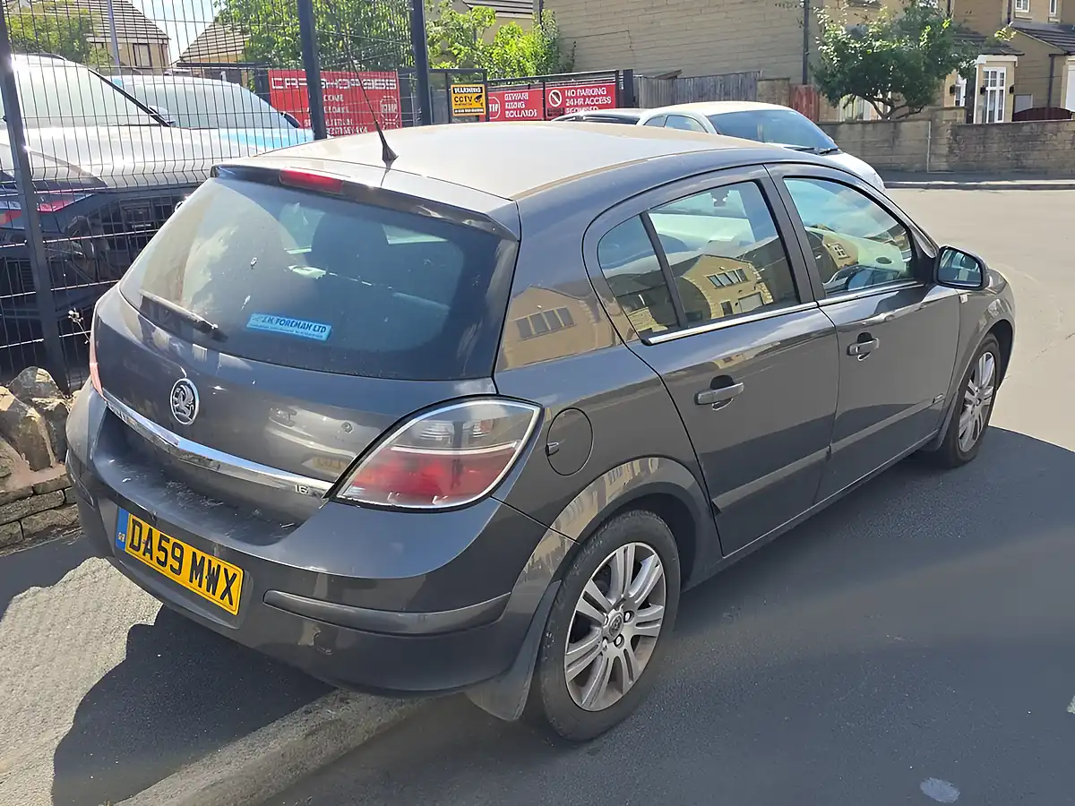 Used 2009 Vauxhall Astra Design Grey - Interior and Exterior details 3