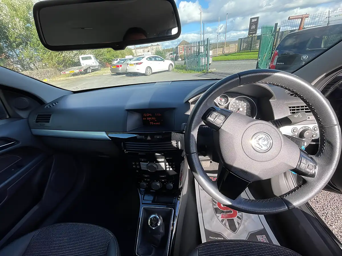 Used 2009 Vauxhall Astra Design Sport Black - Interior and Exterior details 15